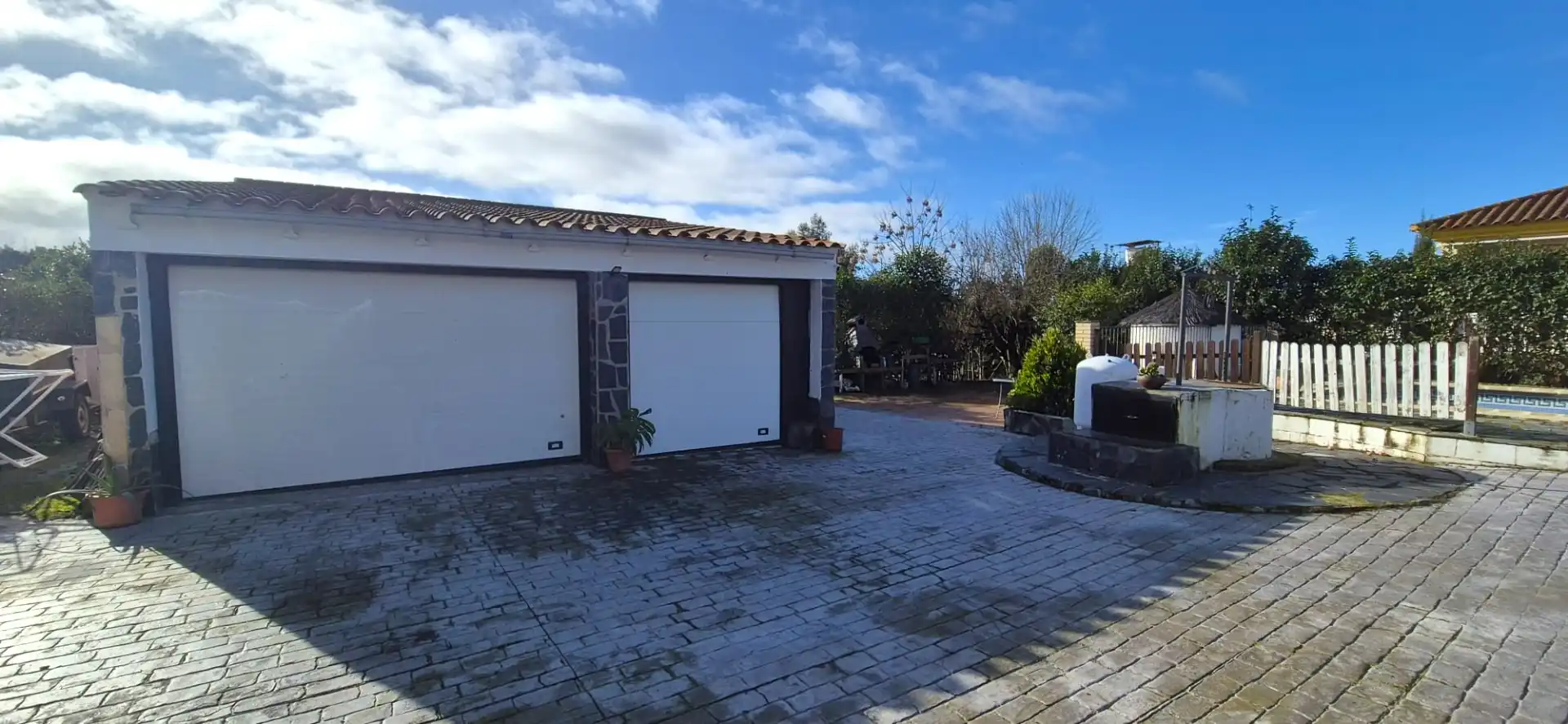 Vista exterior de Casa o xalet en venda en Badajoz amb Aire condicionat, Calefacció i Jardí privat