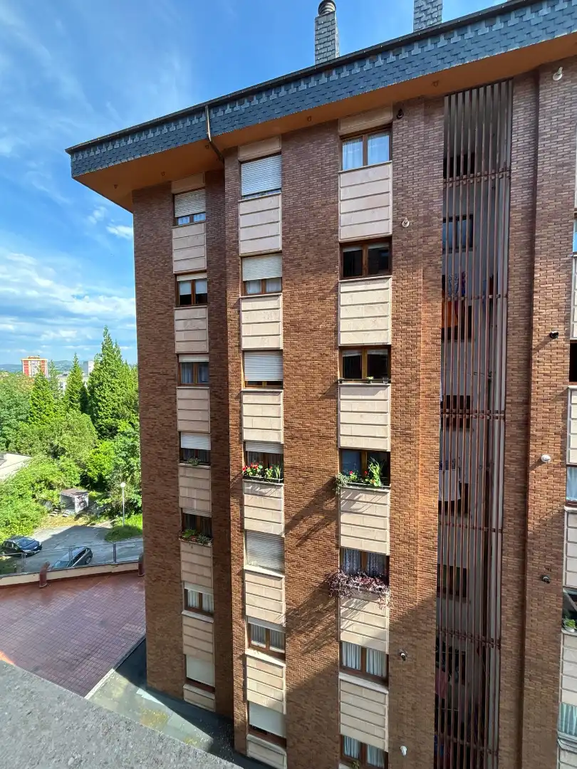 Vista exterior de Piso de alquiler en Oviedo  con Calefacción, Parquet y Amueblado
