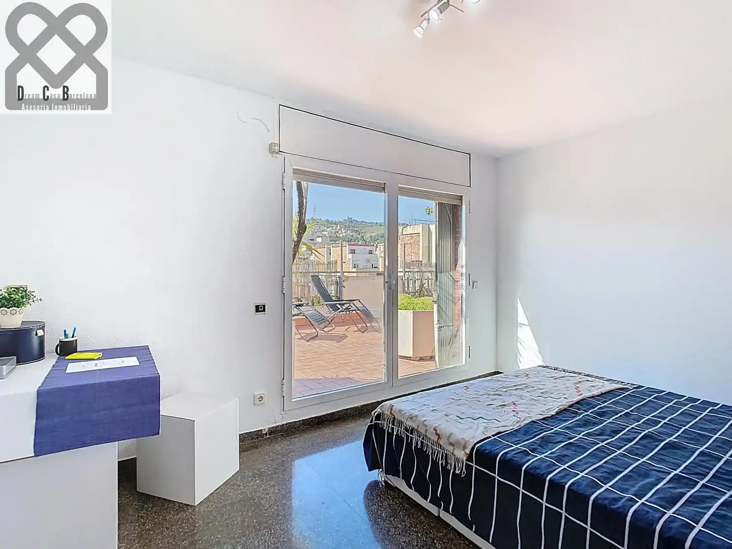 Schlafzimmer von Dachboden zum Verkauf in Barcelona mit Heizung und Terrasse