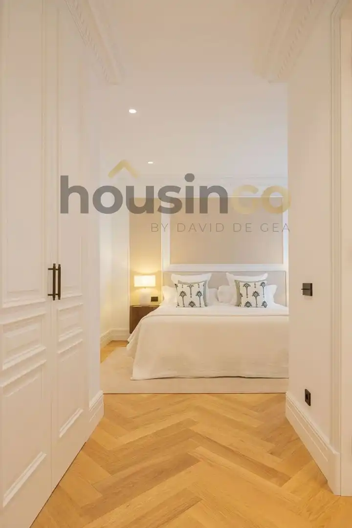 Bedroom of Flat for sale in Madrid  with Air Conditioner, Heating and Parquet flooring