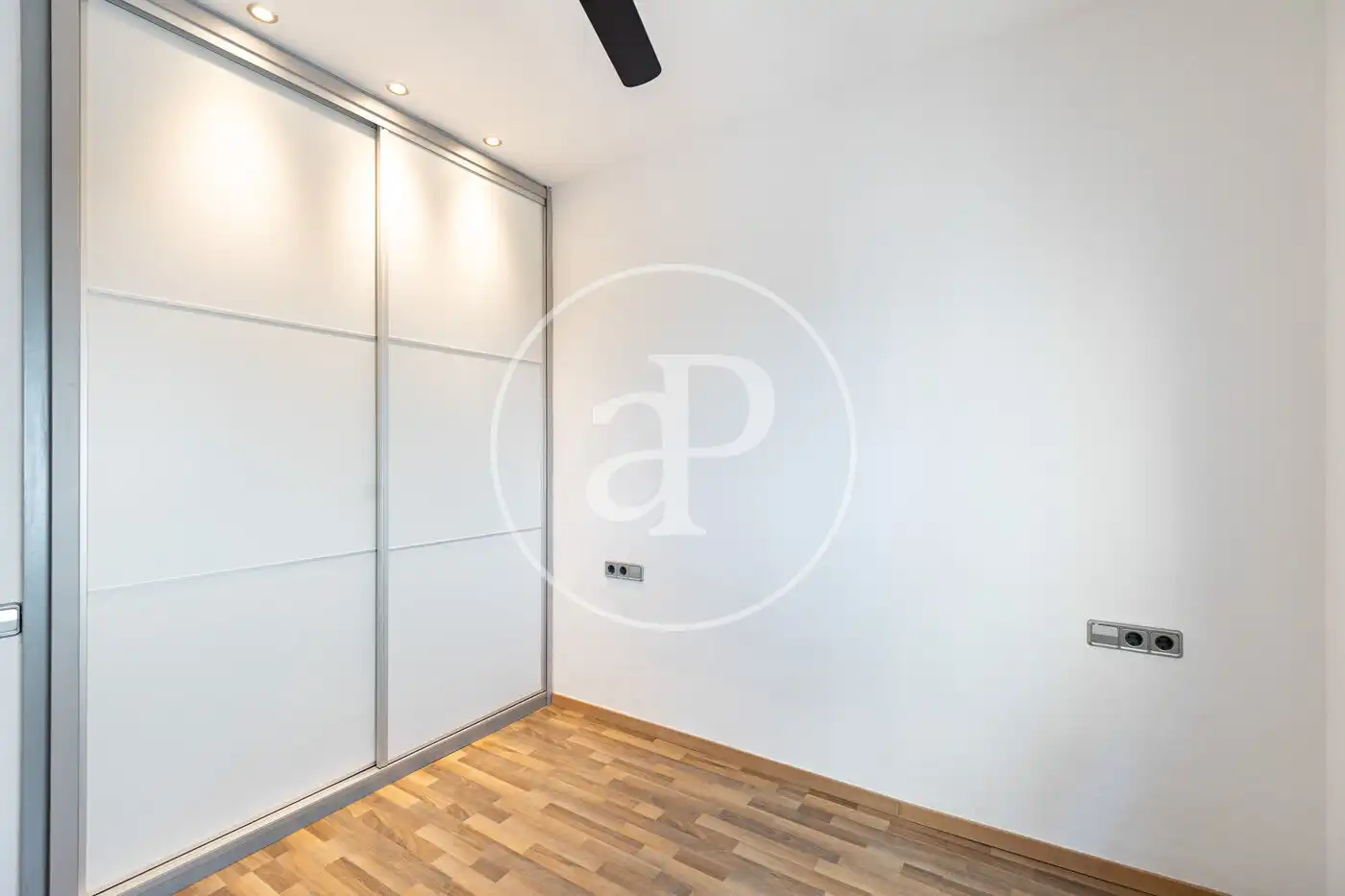 Bedroom of Flat for sale in Barcelona  with Air Conditioner, Heating and Terrace