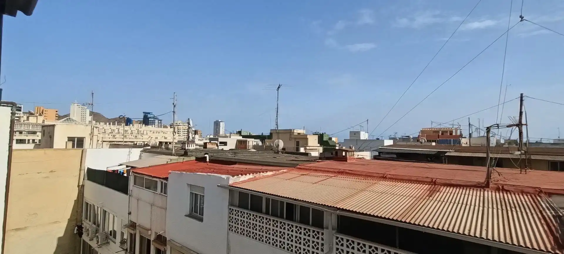 Vista exterior de Àtic en venda en Benidorm amb Aire condicionat, Terrassa i Moblat