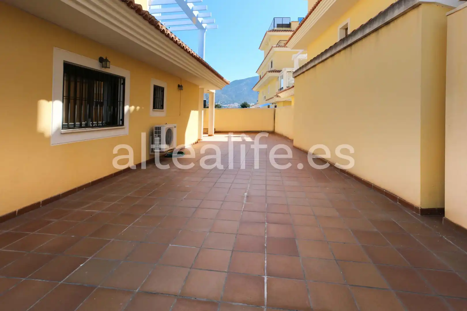 Vista exterior de Apartamento de alquiler en L'Alfàs del Pi con Aire acondicionado, Terraza y Trastero