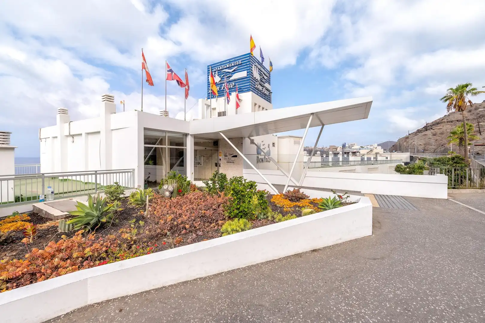 Vista exterior de Apartament en venda en Mogán amb Aire condicionat, Terrassa i Balcó