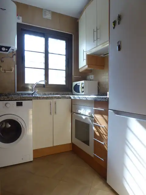 Cuina de Apartament de lloguer en Málaga amb Aire condicionat, Traster i Moblat