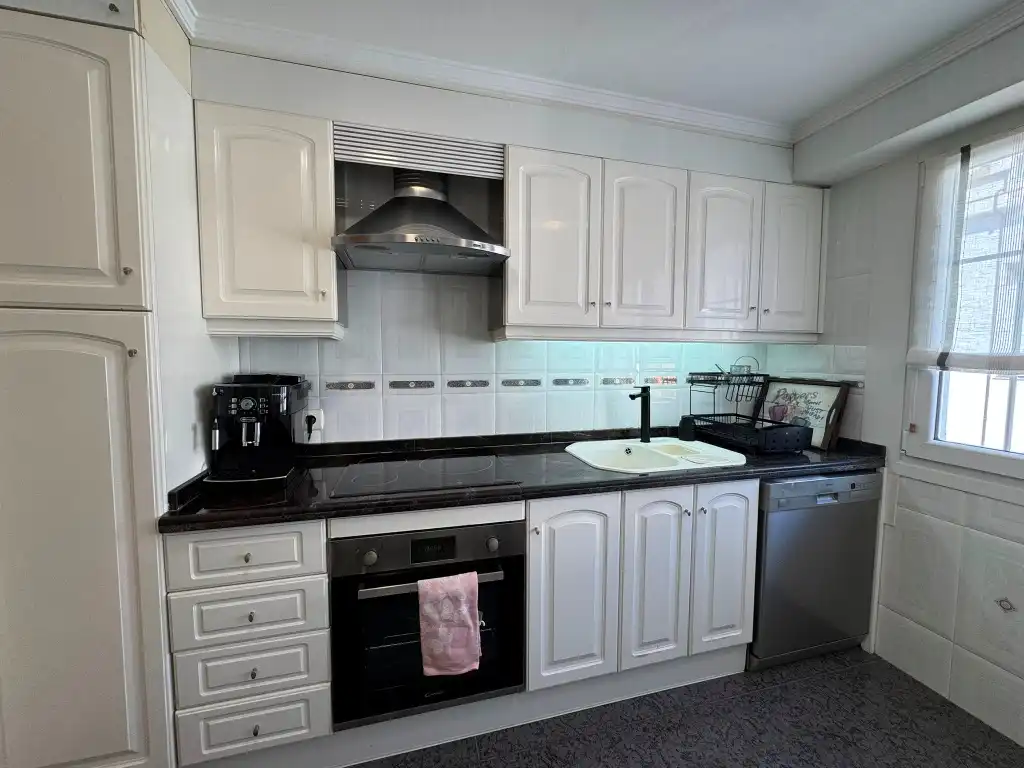 Cocina de Piso en venta en Gijón  con Calefacción, Parquet y Horno
