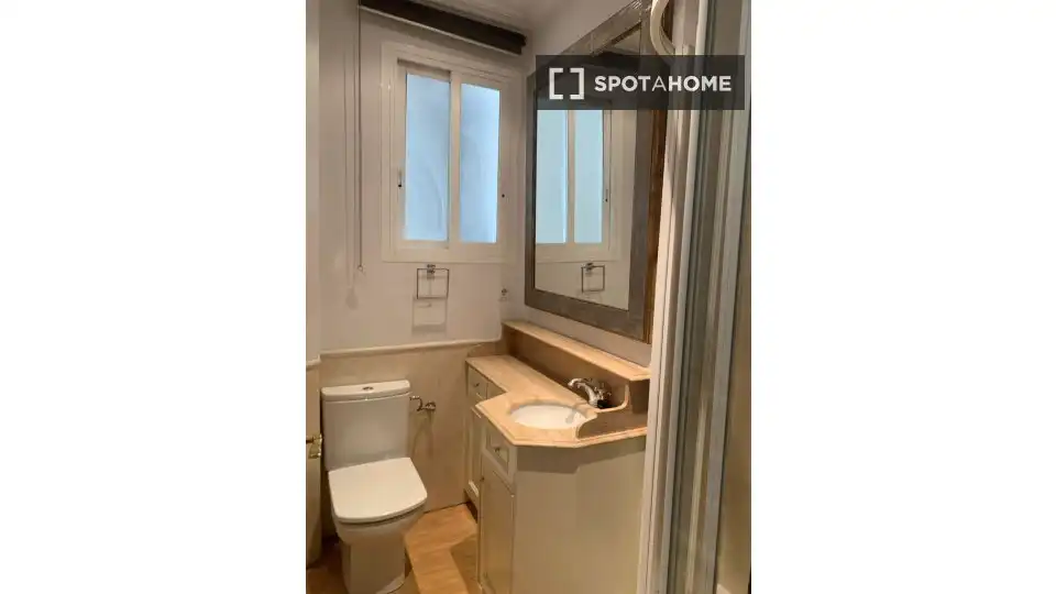 Baño de Piso de alquiler en Madrid con Aire acondicionado, Calefacción y Amueblado