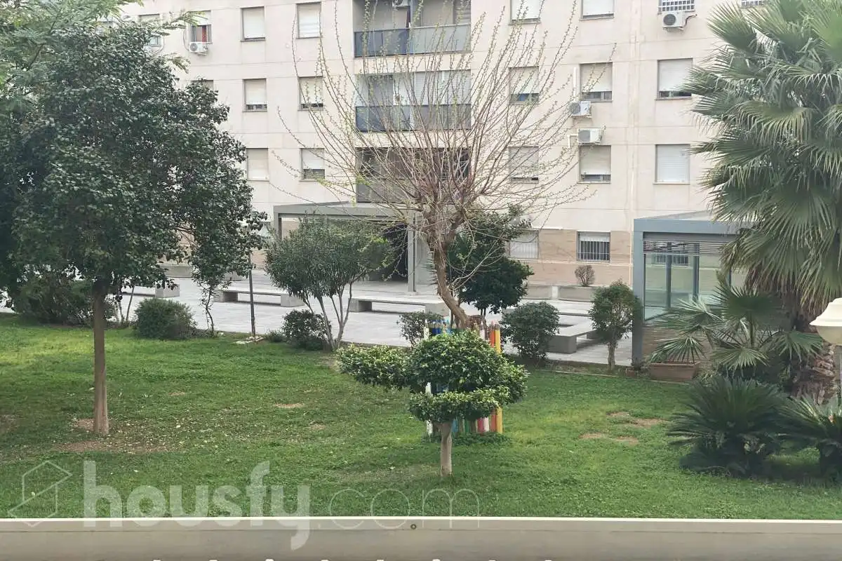 Außenansicht von Wohnung zur Miete in Sevilla mit Klimaanlage, Terrasse und Balkon