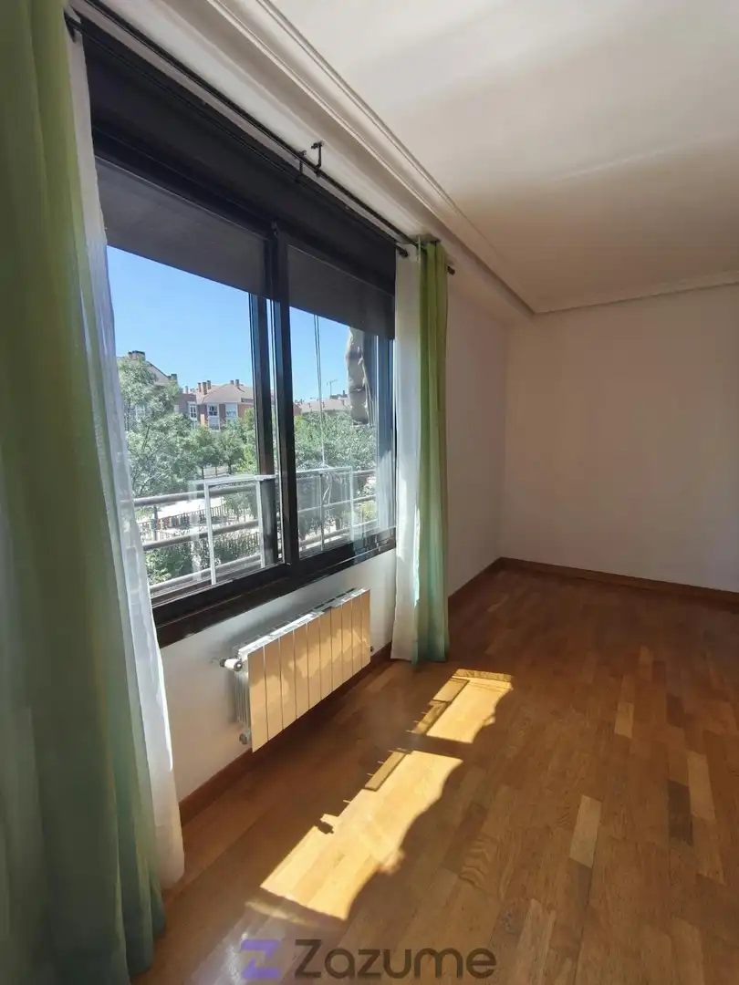 Schlafzimmer von Wohnungen zur Miete in Madrid mit Klimaanlage, Heizung und Privatgarten