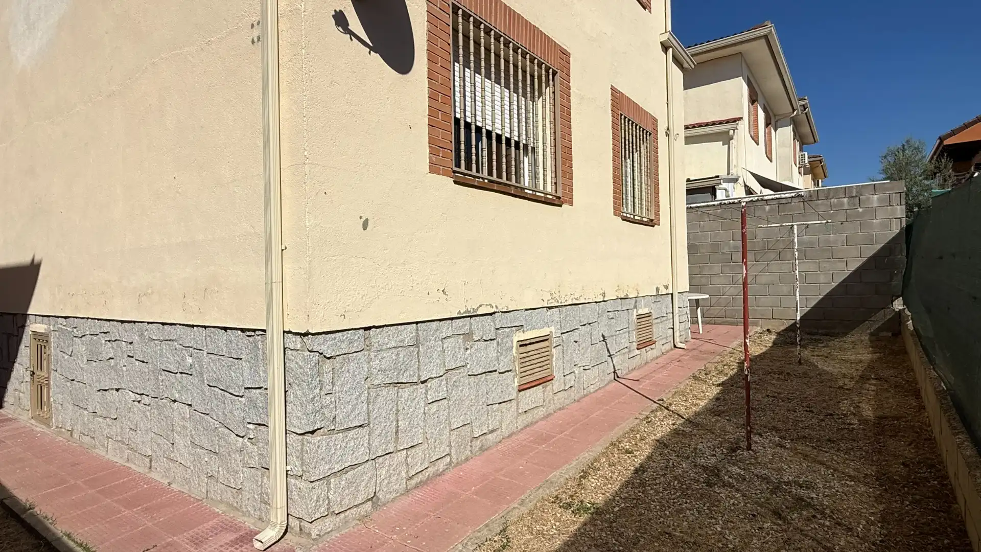 Casa aparellada amb jardí en venda a Plaza Mayor 9, imagen 5
