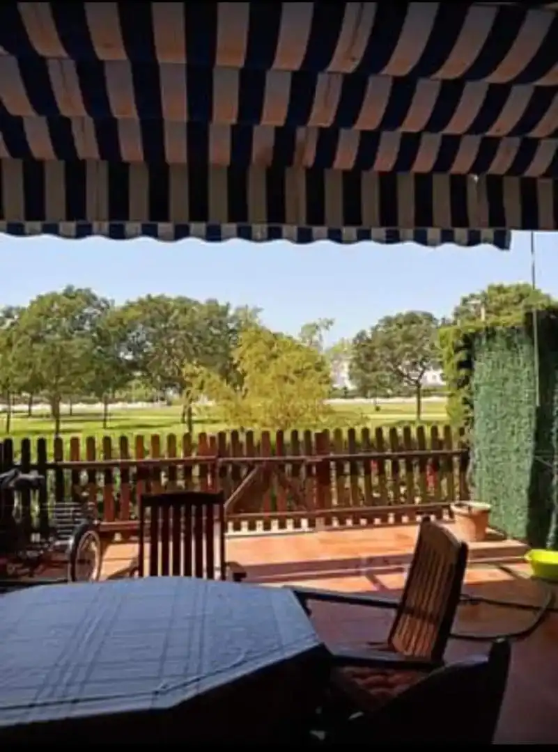 Terraza de Dúplex de alquiler en Rota con Aire acondicionado, Piscina y Amueblado