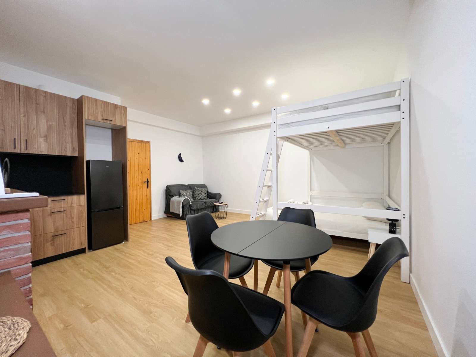 Study for share in El Masnou  with Air Conditioner, Terrace and Furnished