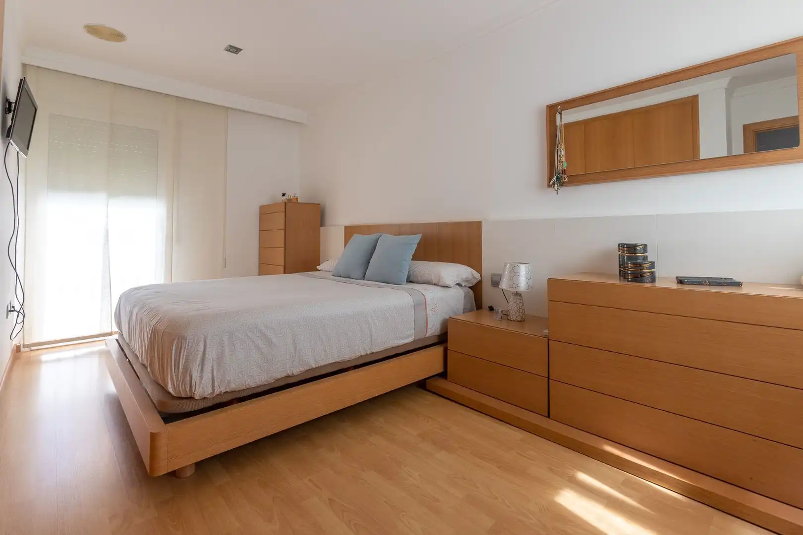 Schlafzimmer von Einfamilien-Reihenhaus zum Verkauf in Roses mit Klimaanlage, Heizung und Terrasse