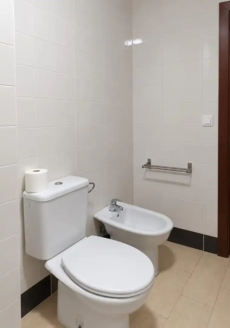Badezimmer von Wohnung zur Miete in Alcalá del Río mit Klimaanlage, Terrasse und Balkon
