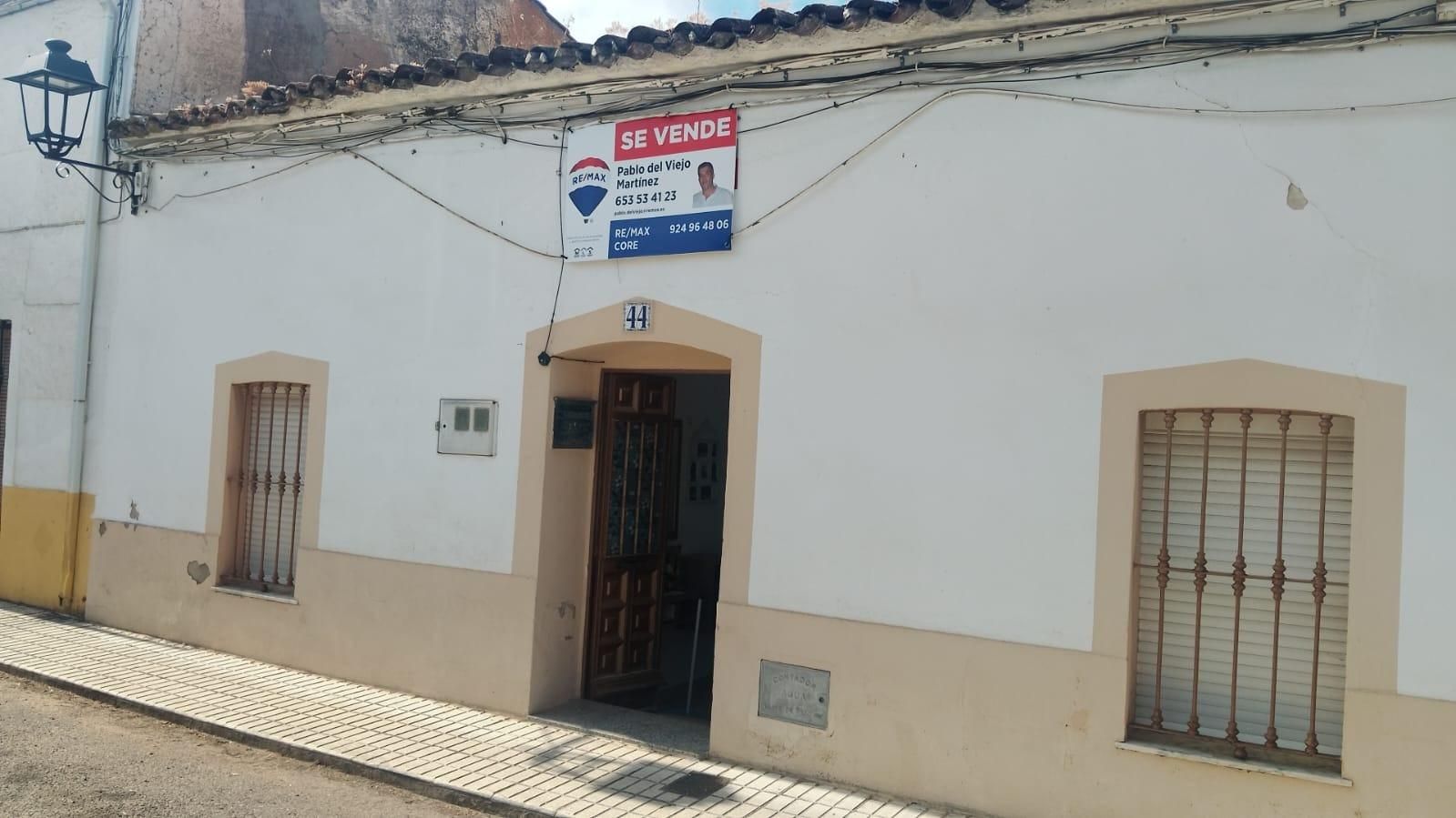 Vista exterior de Casa o xalet en venda en Puebla de Obando amb Terrassa i Balcó