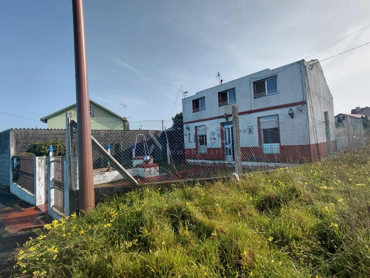 Vista exterior de Casa o xalet en venda en Boiro amb Jardí privat i Traster