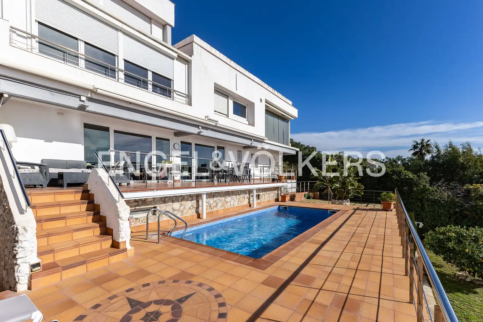Vista exterior de Casa o xalet en venda en Sitges amb Aire condicionat, Calefacció i Jardí privat