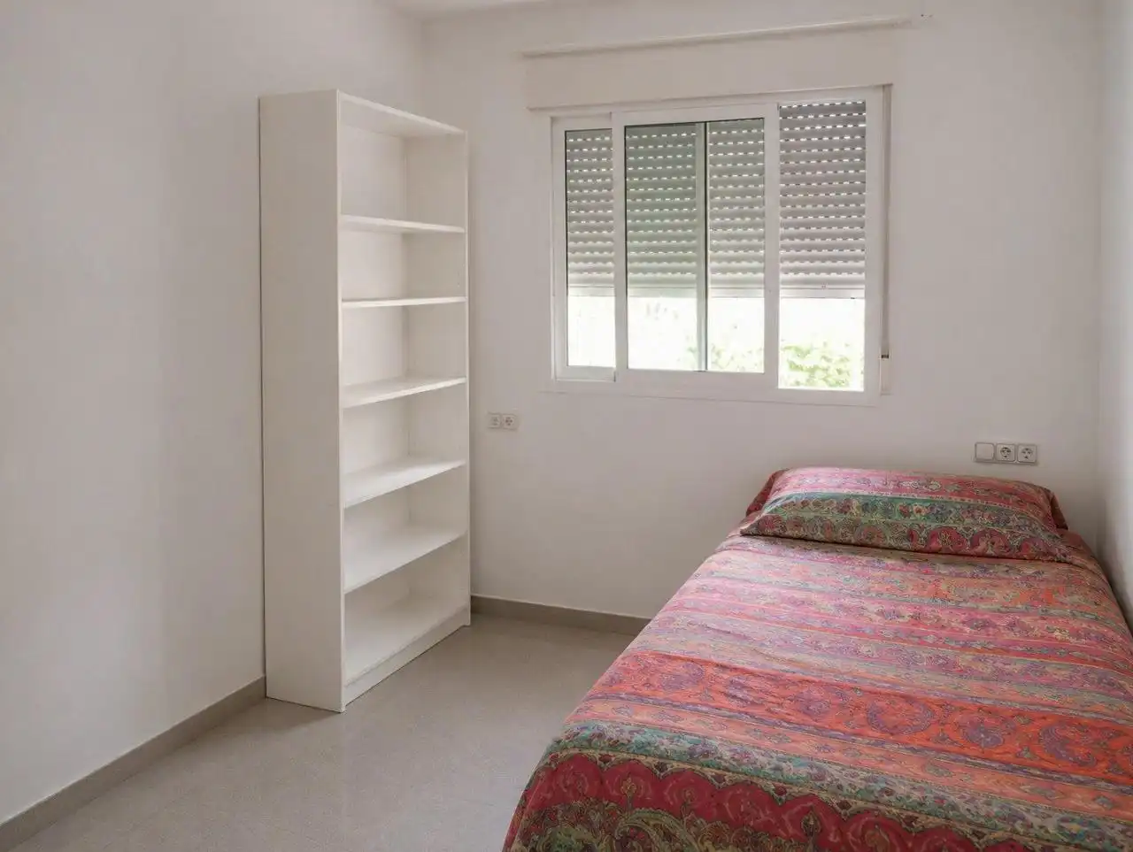 Schlafzimmer von Haus oder Chalet zum Verkauf in Dúrcal mit Privatgarten, Schwimmbad und Balkon