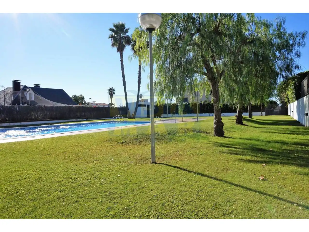 Piscina de Casa adosada en venta en Vilanova i la Geltrú con Aire acondicionado, Calefacción y Jardín privado