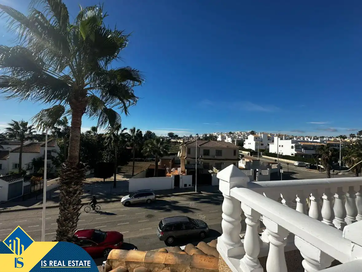 Vista exterior de Casa adosada de lloguer en Orihuela amb Aire condicionat, Calefacció i Terrassa