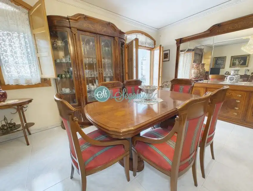 Comedor de Piso en venta en Segovia con Calefacción, Trastero y Balcón