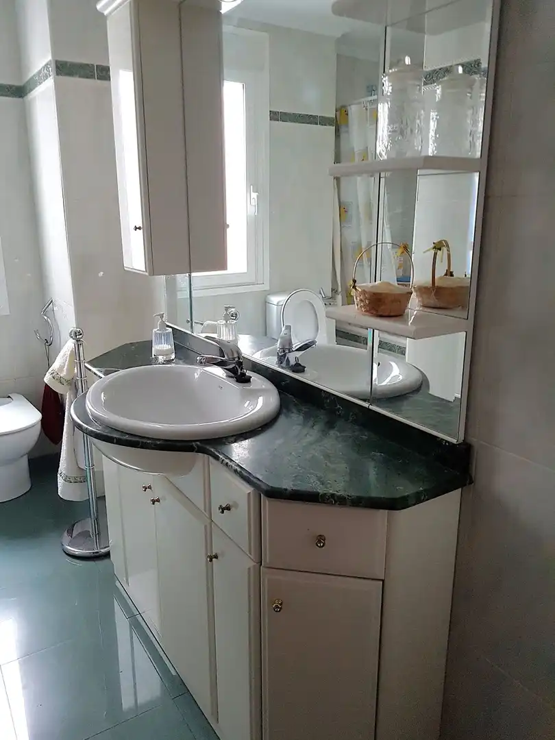 Badezimmer von Wohnung zum Verkauf in  Logroño mit Klimaanlage, Heizung und Parkett