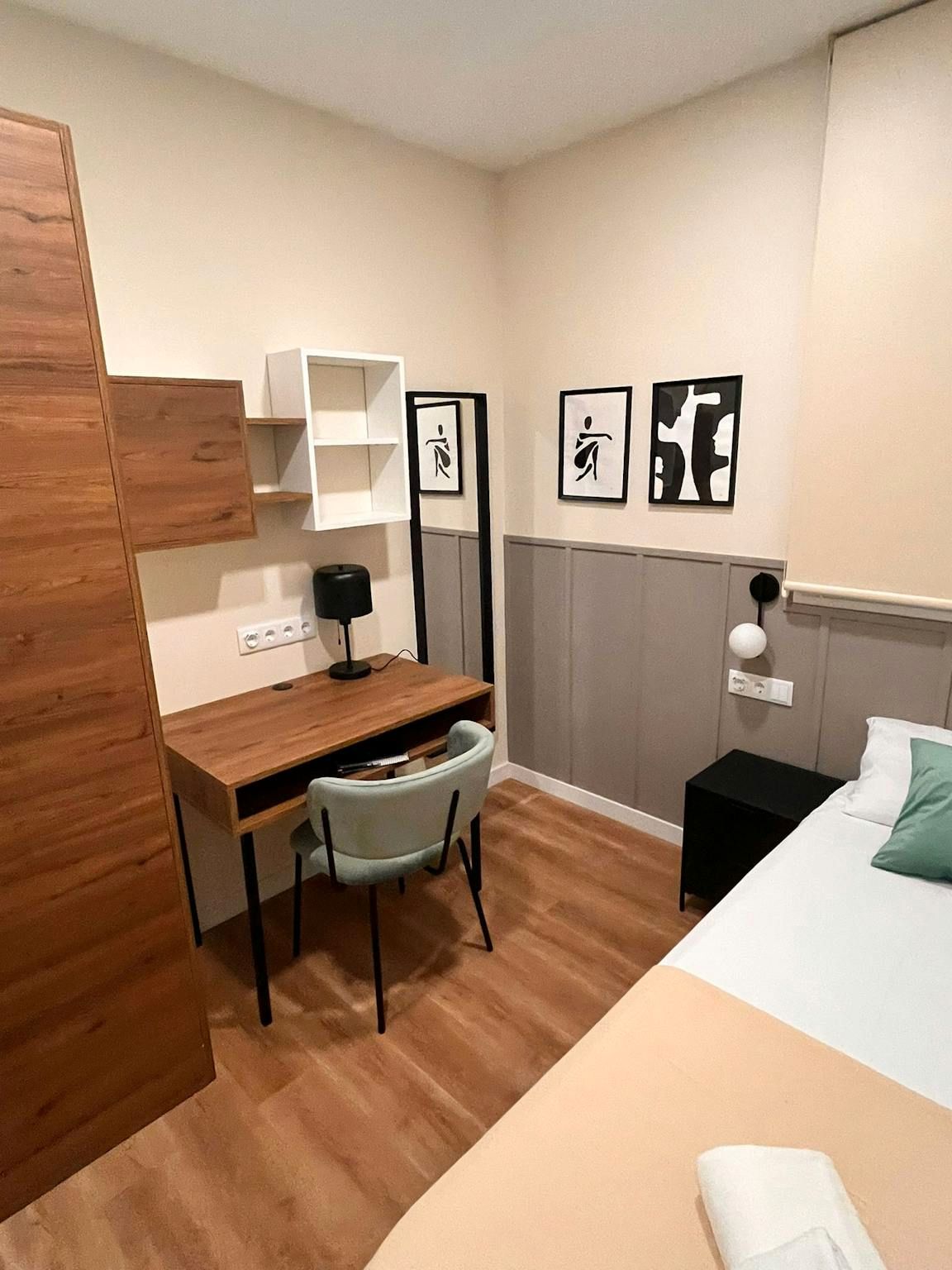 Bedroom of Flat to share in  Barcelona Capital  with Air Conditioner, Heating and Furnished