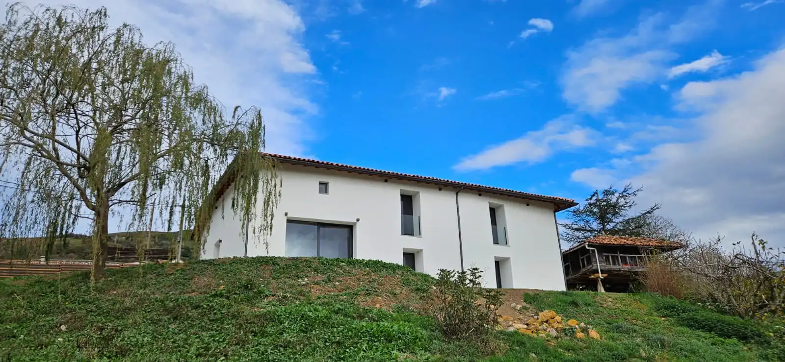 Vista exterior de Casa o xalet en venda en Oviedo  amb Aire condicionat, Calefacció i Jardí privat