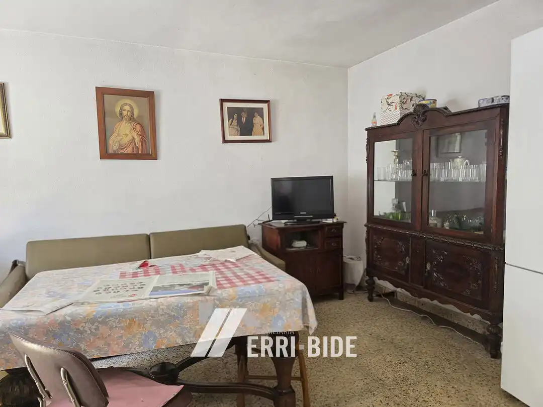 Wohnzimmer von Country house zum Verkauf in Mungia mit Privatgarten, Abstellraum und Balkon