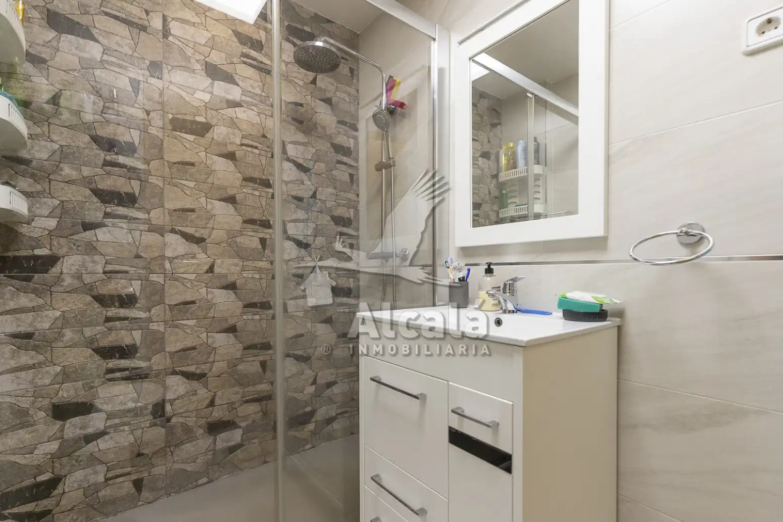 Baño de Piso en venta en Coslada con Aire acondicionado, Calefacción y Jardín privado