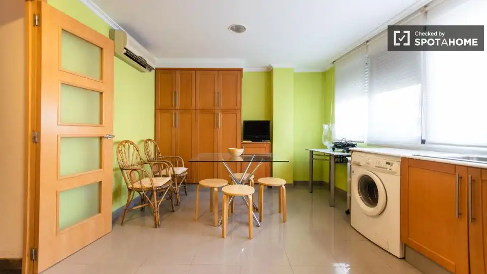 Cocina de Piso de alquiler en Valencia con Aire acondicionado, Calefacción y Amueblado