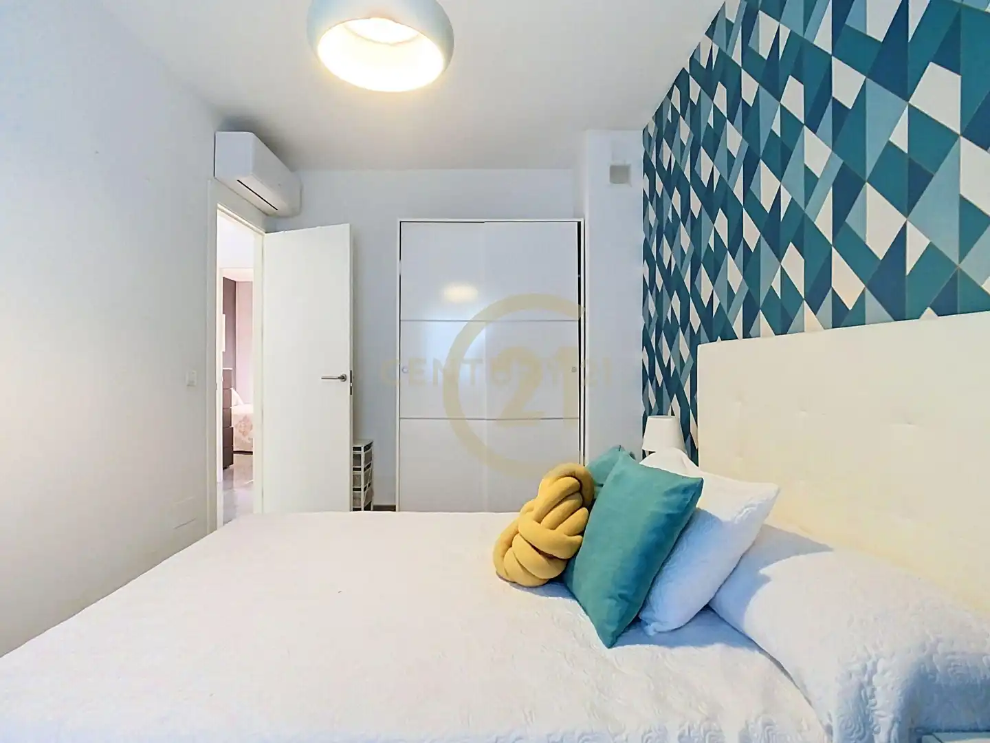 Habitación de Apartamento en venta en Álora con Aire acondicionado, Alarma y Piscina comunitaria
