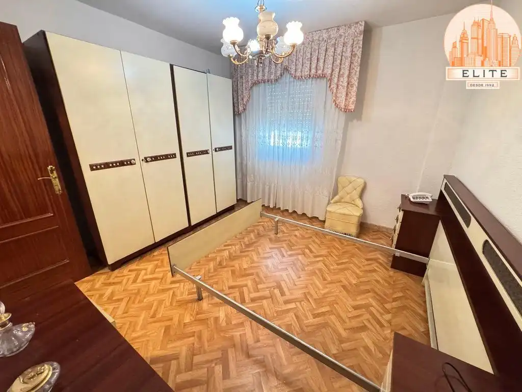 Habitación de Planta baja en venta en Getafe