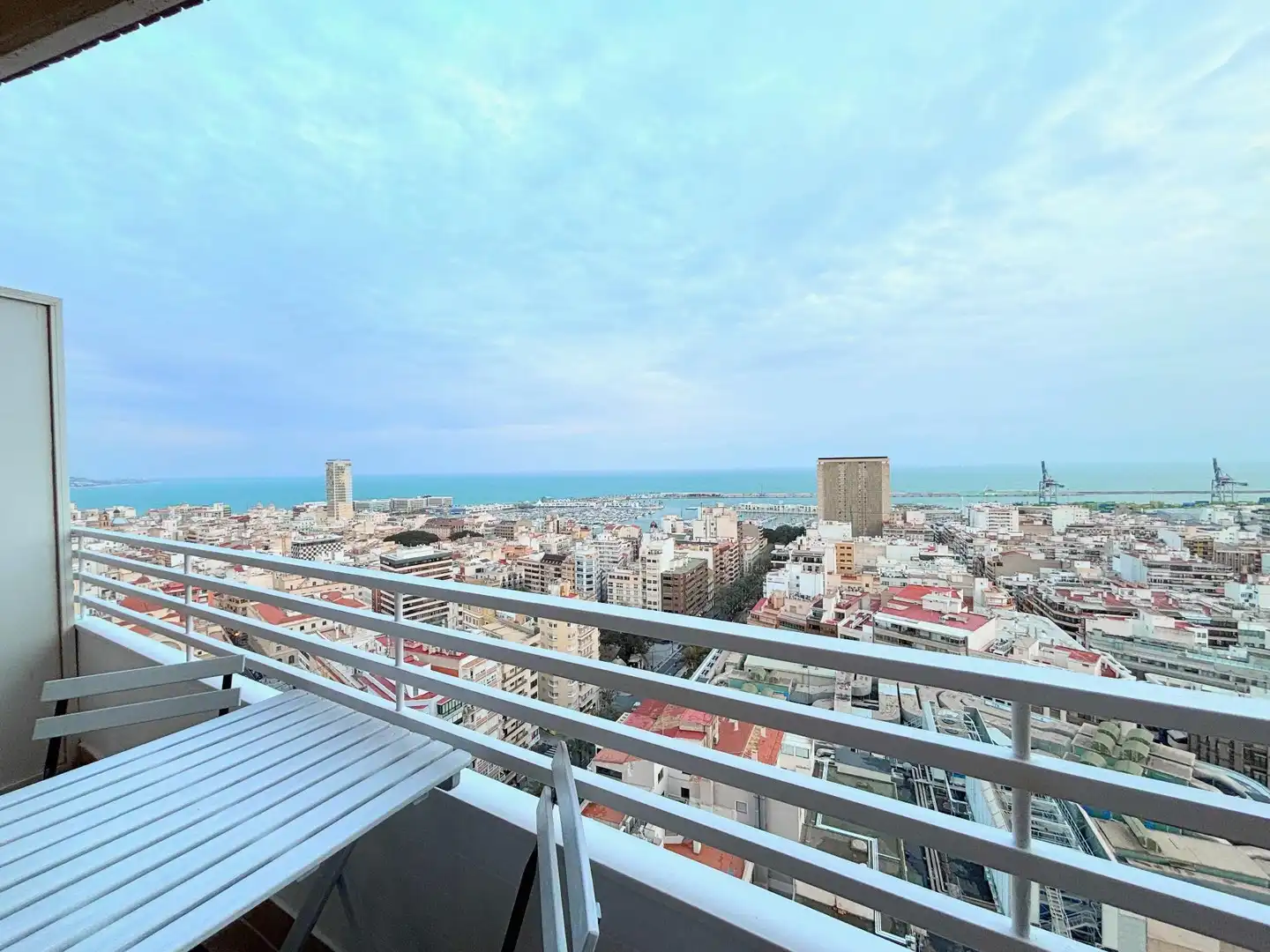 Vista exterior de Apartament en venda en Alicante / Alacant amb Aire condicionat i Terrassa