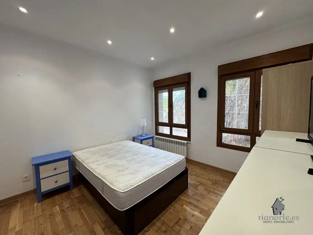 Dormitori de Apartament en venda en Ribadesella amb Calefacció i Terrassa