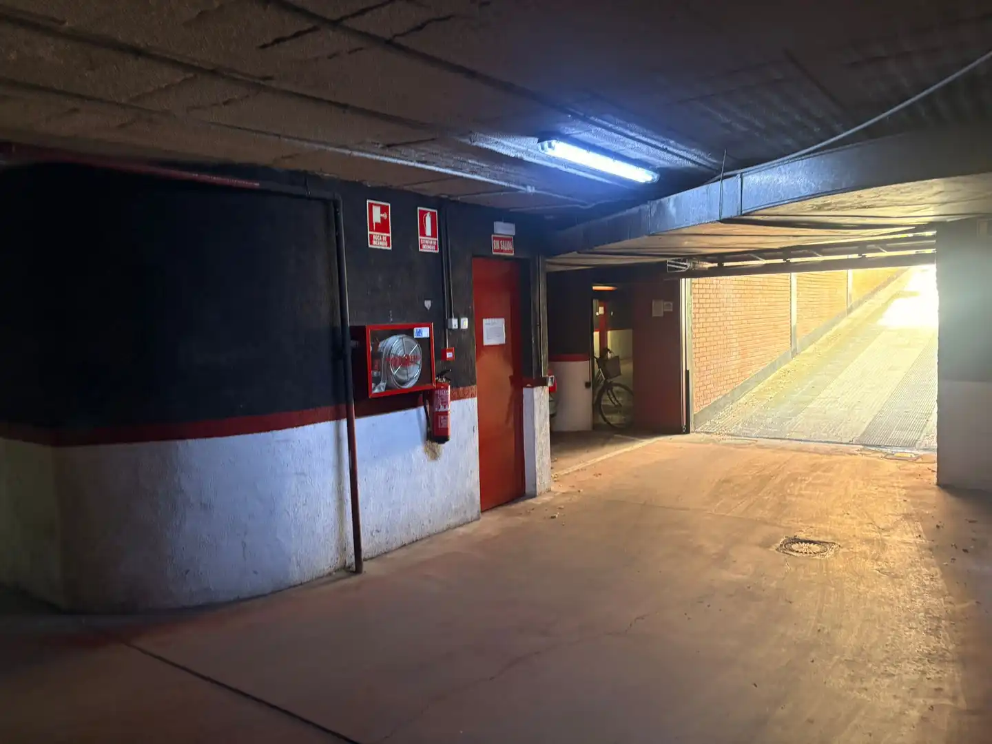 Parkplatz von Wohnung zur Miete in Madrid mit Heizung und Balkon