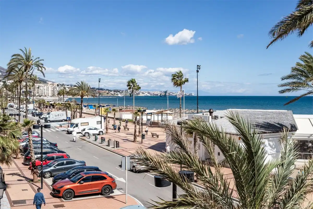 Außenansicht von Erdgeschoss zum Verkauf in Fuengirola mit Terrasse