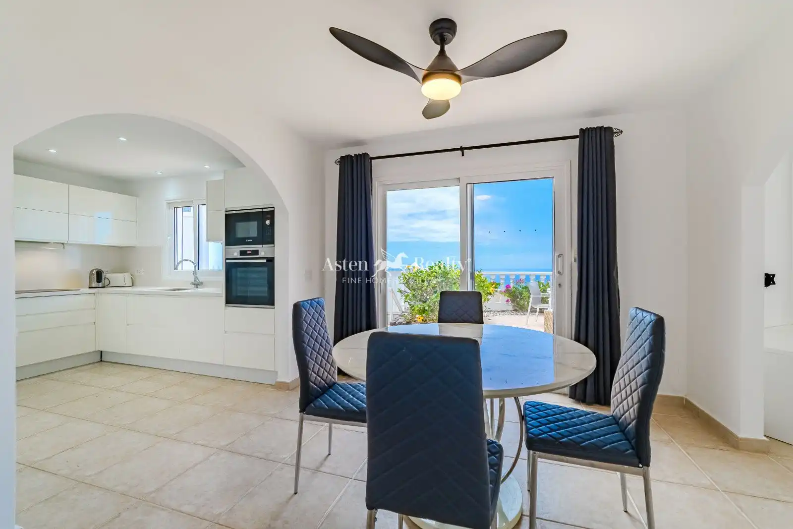 Comedor de Casa o chalet en venta en Santiago del Teide con Terraza, Piscina y Amueblado