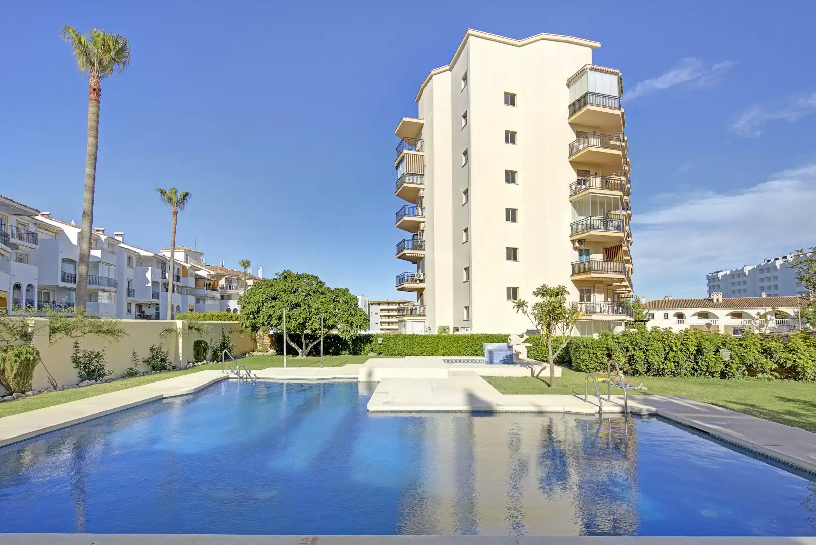 Piscina de Piso en venta en Torremolinos con Aire acondicionado, Terraza y Piscina