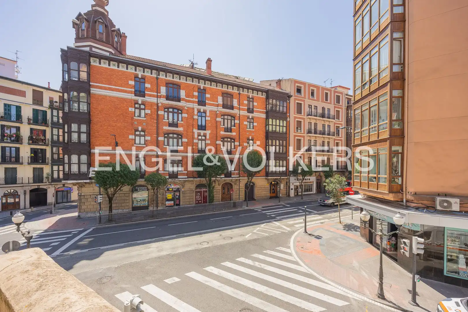 Vista exterior de Pis en venda en Bilbao  amb Calefacció i Balcó