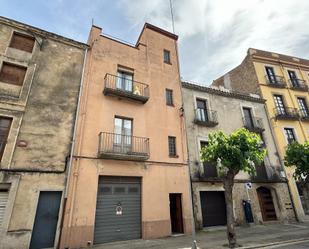 Vista exterior de Edifici en venda en La Bisbal d'Empordà