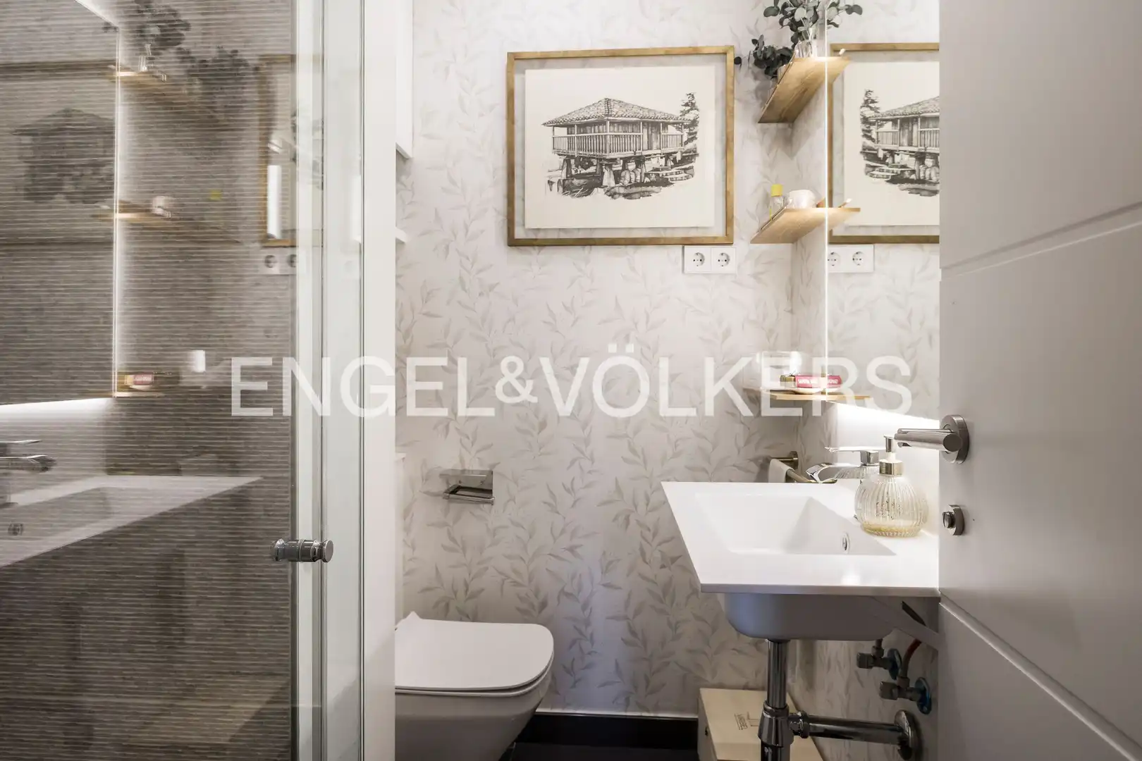 Baño de Apartamento en venta en Pozuelo de Alarcón con Aire acondicionado, Calefacción y Jardín privado