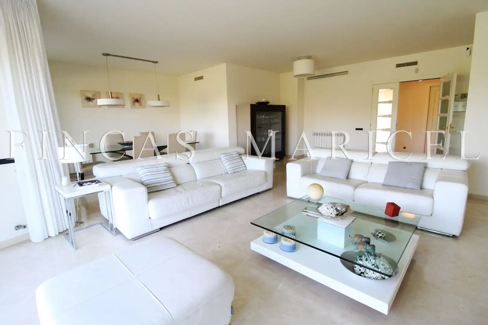 Sala de estar de Piso de alquiler en Sitges con Aire acondicionado, Calefacción y Terraza