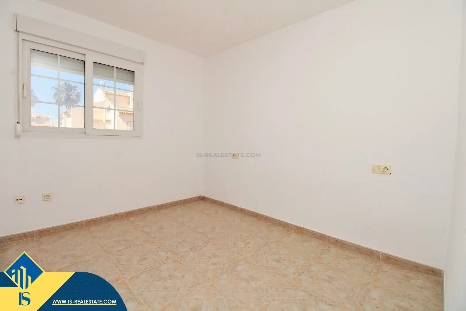 Dormitori de Casa o xalet en venda en Orihuela amb Jardí privat, Terrassa i Moblat