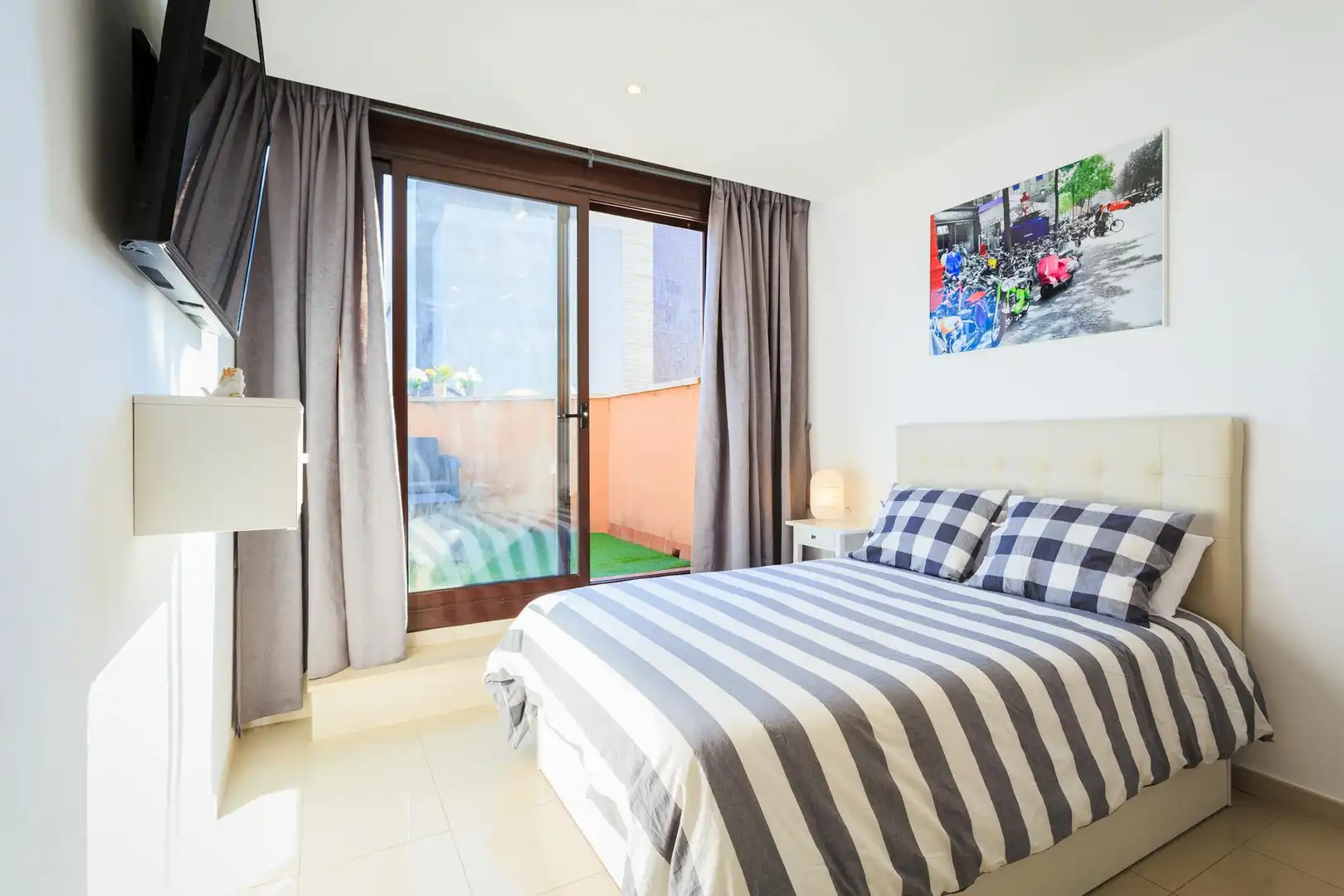 Schlafzimmer von Wohnung zur Miete in Barcelona mit Heizung, Möbliert und Fernseher