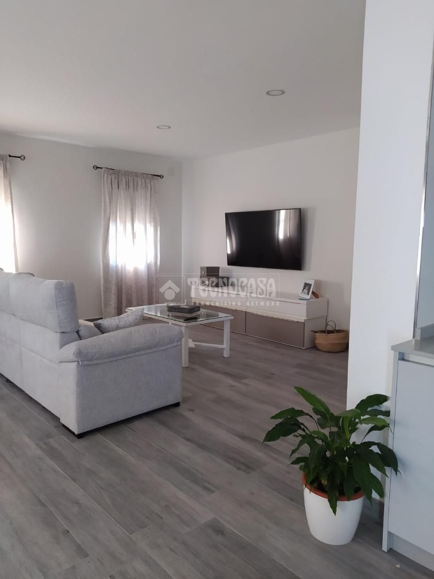 Sala d'estar de Casa adosada en venda en Punta Umbría amb Alarma