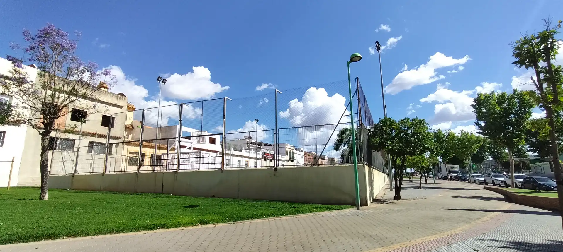 Vista exterior de Piso en venta en Dos Hermanas con Aire acondicionado y Trastero