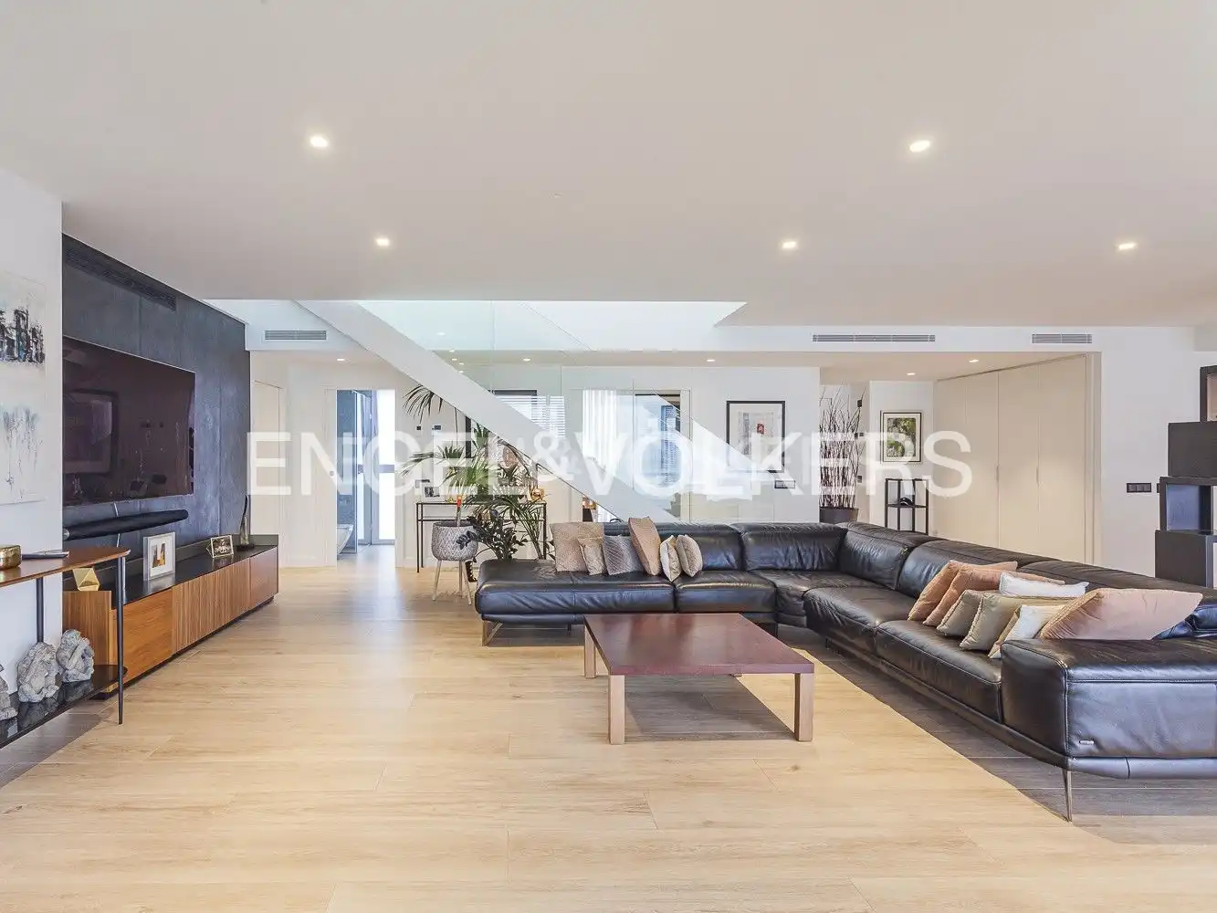 Living room of Attic for sale in Sant Cugat del Vallès  with Air Conditioner, Heating and Private garden