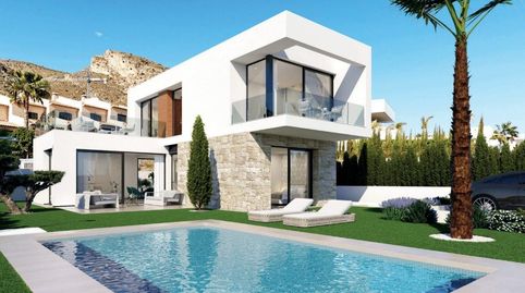 VILLA INDEPENDIENTE CON PISCINA PRIVADA, 3 DORMITORIOS Y 3 BAÑOS EN FINESTRAT