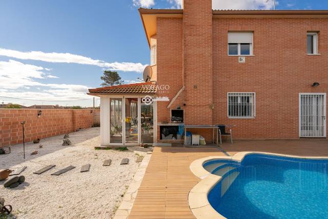 Casa-chalet en Venta en Galápagos